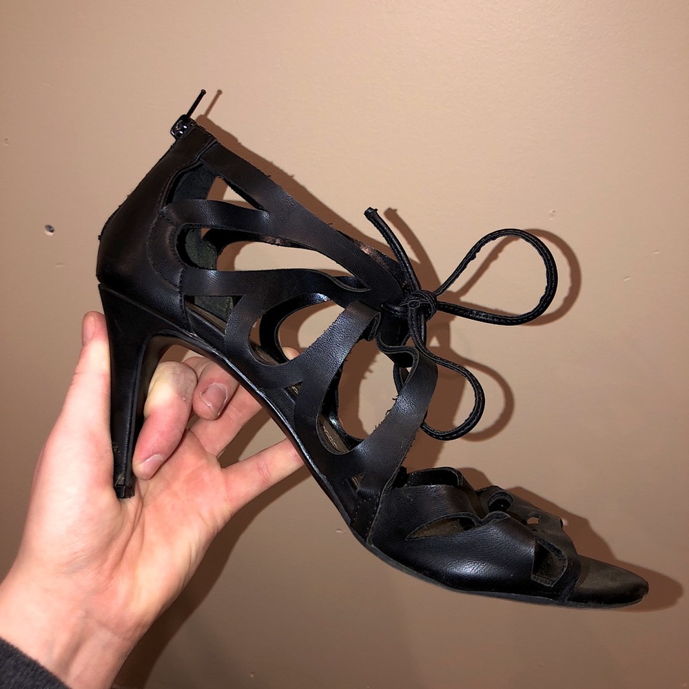 SUPER CUTE VERSATILE HEELS !!